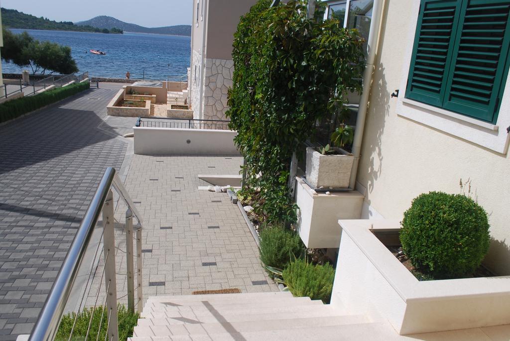 Apartments Villa Lili Lovetovo Водице Екстериор снимка